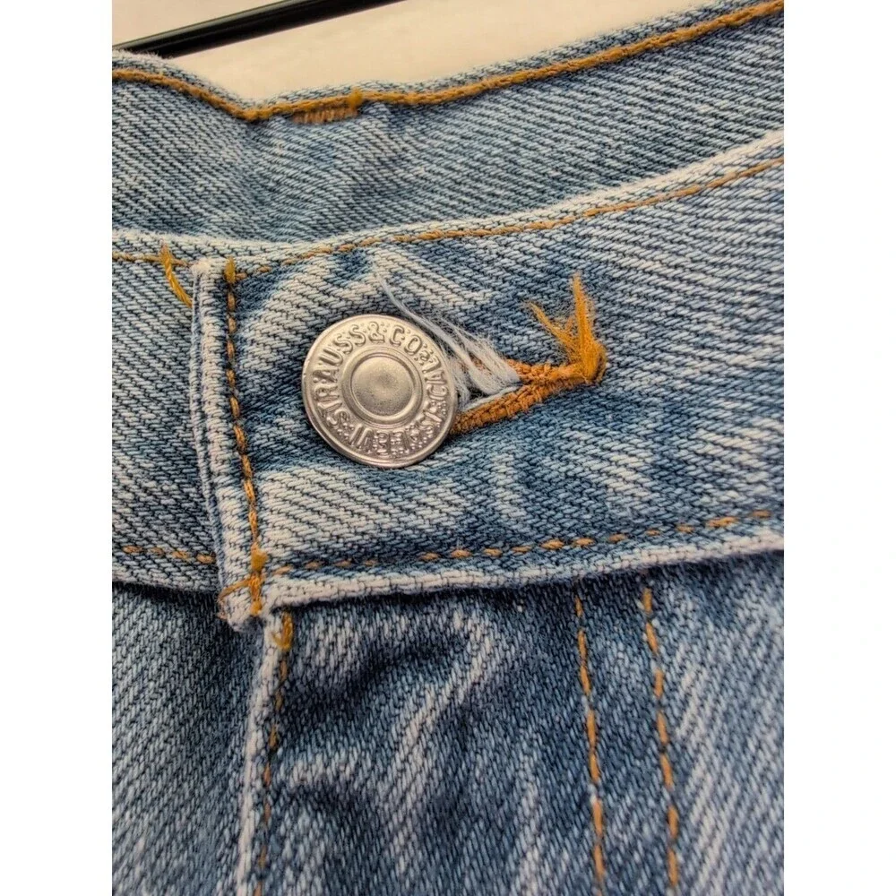 VTG Levi's 505 Regular Fit Straight Leg Paper Tag Jeans Men's 36x30 Light Wash
